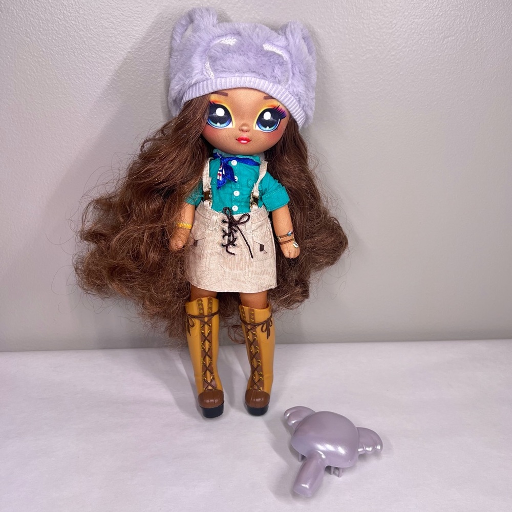 Na Na Na Surprise Teen - 11” Fashion Doll - Amelia Outback - Soft - Poseable